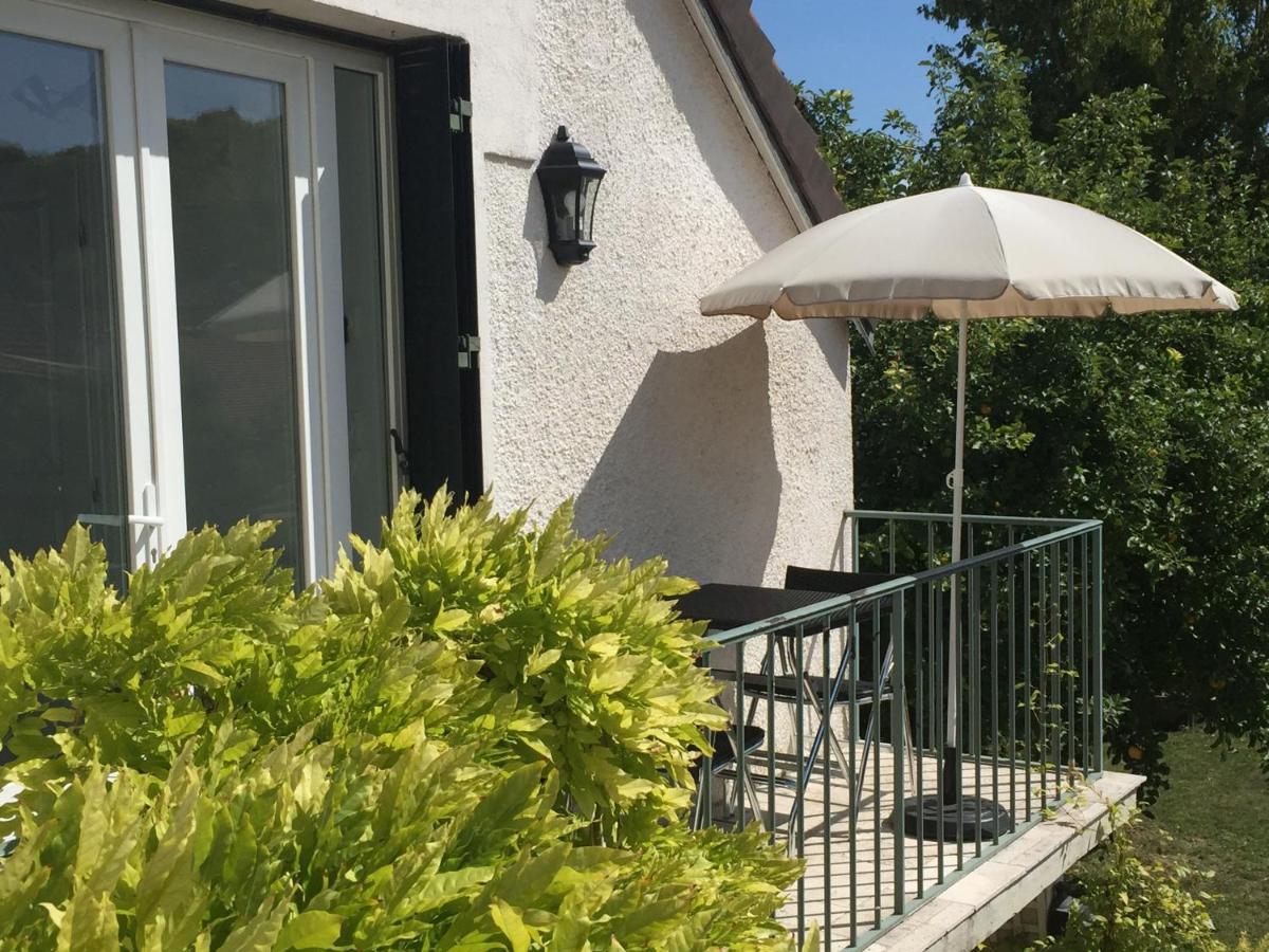 Les Gites Du Clos Saint-Martin Maule Exterior photo